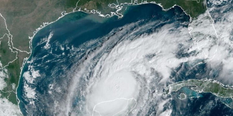 „Pregătiți-vă de un impact catastrofal”. Florida, sub amenințarea uraganului Milton, care lovește la noapte
