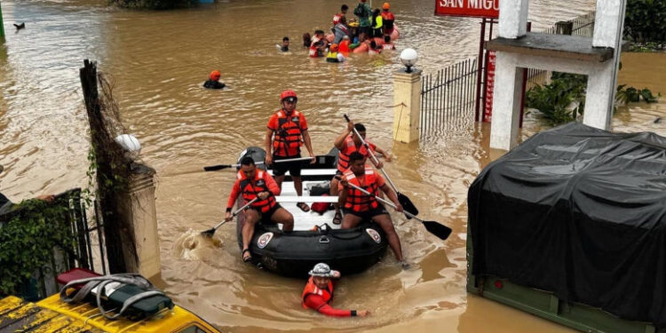 Furtuna tropicală Trami face ravagii în Filipine: Cel puțin 26 de morți și peste 150.000 de persoane evacuate