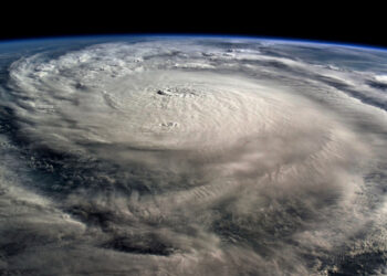 „Furtuna secolului”: De ce se produc tot mai multe uragane și inundații catastrofale în toată lumea