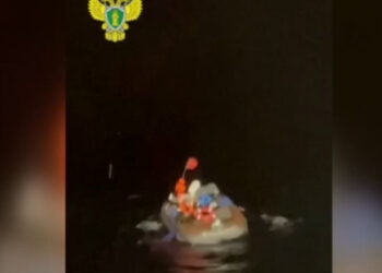 Supraviețuire miraculoasă în Pacific: Un rus a fost găsit în viață, după ce a plutit în derivă două luni. Fratele și fiul său au murit