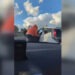 Scene incredibile în Italia. Un bărbat a încercat să fure mașina unei șoferițe care era blocată în trafic. Cum a reușit să scape femeia