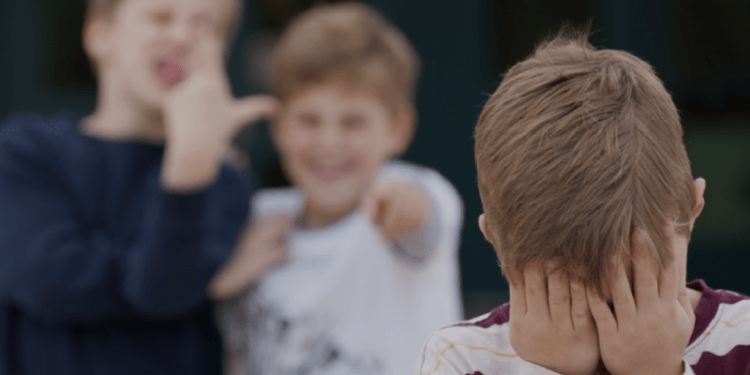 Caz strigător la cer într-un gimnaziu din raionul Anenii Noi: Un băiat ar fi fost umilit și batjocorit de colegii de școală. A fost sesizat MEC