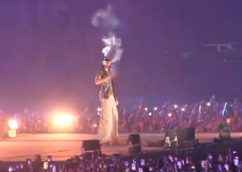 Wizz Khalifa, trimis în judecată la Constanța. Rapperul a fumat marijuana pe scenă la Costinești