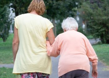 Badantă moldoveancă beată, arestată în Italia după ce ar fi agresat o bătrână și a atacat carabinierii interveniți la fața locului