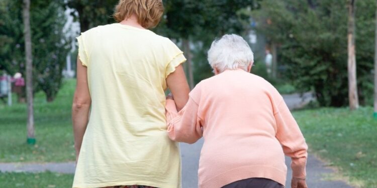 Badantă moldoveancă beată, arestată în Italia după ce ar fi agresat o bătrână și a atacat carabinierii interveniți la fața locului