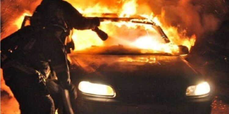 Incendiu pe traseul Ungheni-Chișinău. Un automobil a fost mistuit de flăcări
