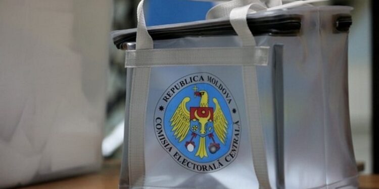 ЦИК начинает прием заявок избирателей, которым нужна переносная урна, чтобы проголосовать на выборах 20 октября