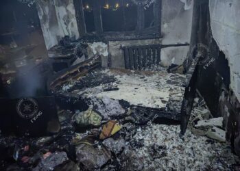 Мужчина курил в постели и сжег квартиру друга