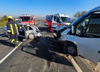 Ialoveni: Un șofer de 75 de ani și pasagera sa au murit după ce au intrat cu mașina pe contrasens și s-au ciocnit cu un Ford