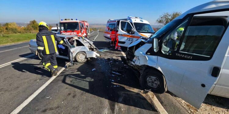 Ialoveni: Un șofer de 75 de ani și pasagera sa au murit după ce au intrat cu mașina pe contrasens și s-au ciocnit cu un Ford