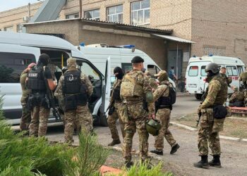 Evadare ca-n filme, printr-un tunel secret, dintr-o închisoare din Rusia: Forțele de ordine îi „vânează” pe fugari