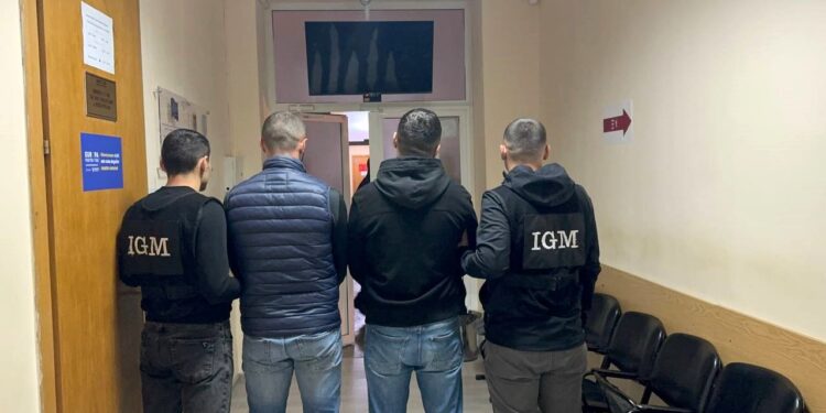 Doi cetățeni străini căutați de Interpol, reținuți în capitală