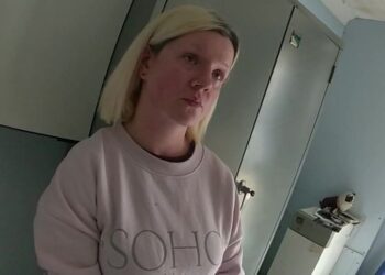 O britanică şi-a ucis părinţii şi a stat în casă cu cadavrele lor timp de patru ani. Cum a fost descoperită şi ce pedeapsă a primit