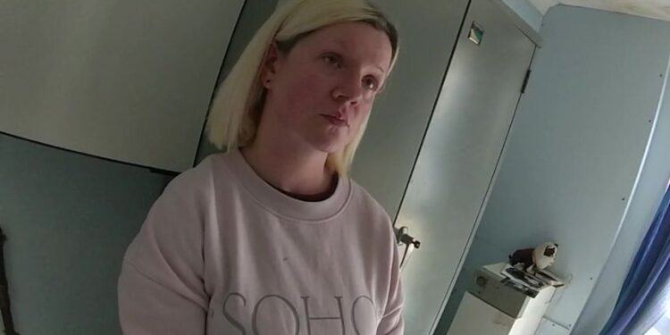 O britanică şi-a ucis părinţii şi a stat în casă cu cadavrele lor timp de patru ani. Cum a fost descoperită şi ce pedeapsă a primit