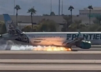 В аэропорту Лас-Вегаса при посадке загорелся пассажирский самолет