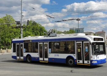 Троллейбусы и автобусы перенаправлены: как будет курсировать общественный транспорт в Кишиневе в праздничные дни