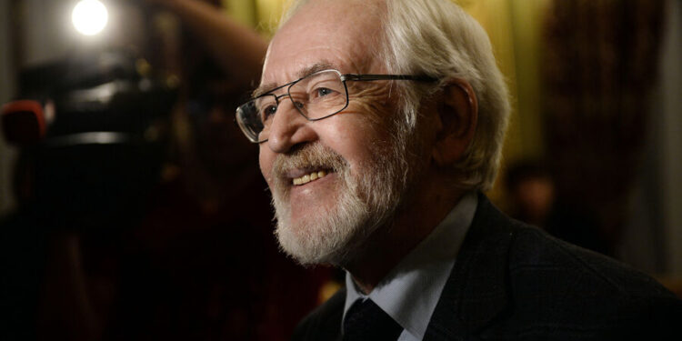 СМИ сообщили, что у актера Василия Ливанова остановилось сердце