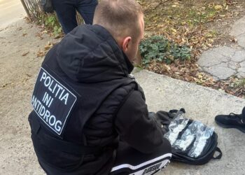 Circa 20 de kg de droguri, cu valoarea estimativă de 15 milioane de lei, scoase din circuit de polițiști. Doi suspecți reținuți