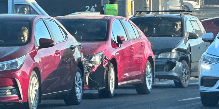 Accident grav în centrul Chișinăului: O șoferiță rănită după ce a intrat cu Toyota într-un Mitsubishi