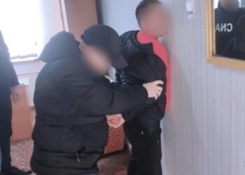 Мужчина с севера страны задержан по нескольким эпизодам торговли влиянием при выдаче водительских удостоверений
