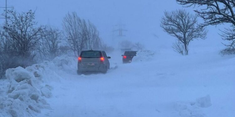 «Красный код» в связи с непогодой ввели в семи уездах в Румынии. Гражданам отправили оповещения через систему RO-Alert