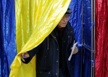 В Румынии в первом туре президентских выборов лидирует ультраправый кандидат, опережая действующего премьер-министра