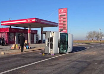 В Рышканском районе произошло ДТП: перевернулся микроавтобус