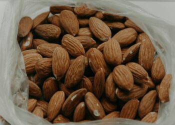 В Боливии полиция нашла тонну кокаина, замаскированного под миндаль