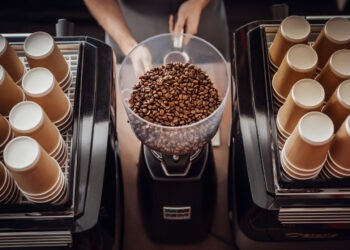 Цены на кофе впервые за 27 лет побили рекорд: эксперты объяснили причины подорожания