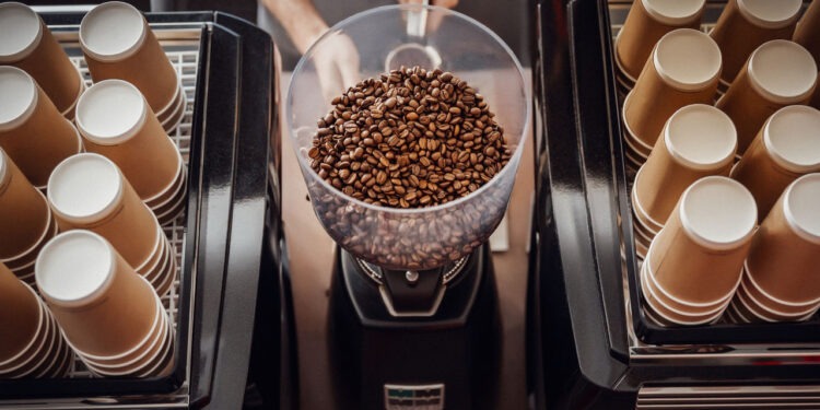 Цены на кофе впервые за 27 лет побили рекорд: эксперты объяснили причины подорожания