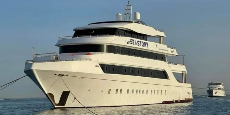 Были в каютах: спустя сутки после кораблекрушения в Египте четырех пассажиров нашли живыми