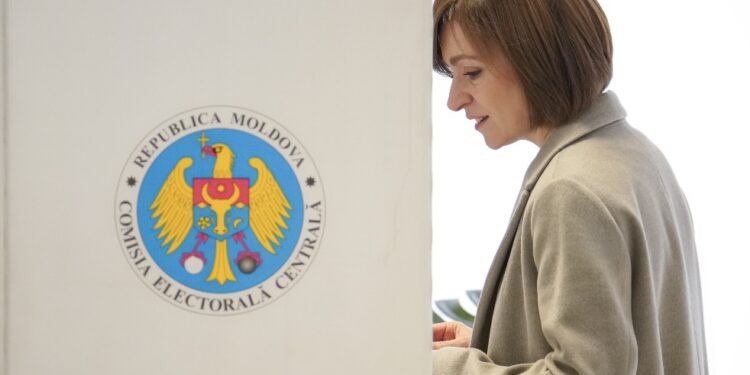 Лицедейство президента не для всех с мандатом еще на 4 года