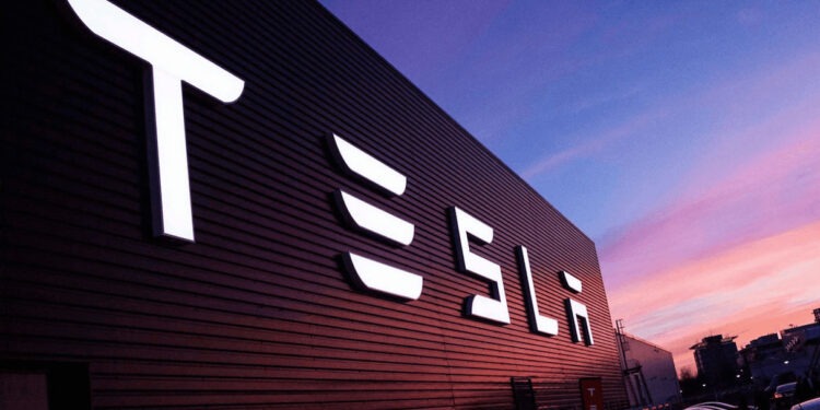 Стоимость Tesla превысила отметку в триллион долларов