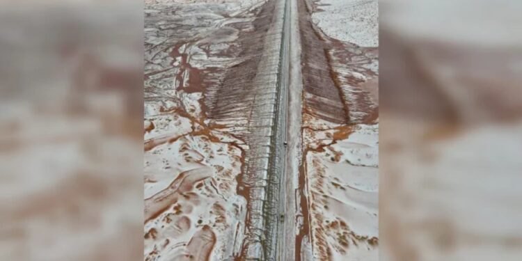 Саудовскую Аравию засыпало снегом и градом размером с яйцо