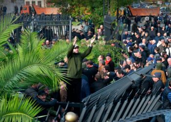 Главное о протестах в Абхазии: прорыв к парламенту, требования и отношение к РФ