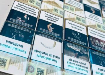 Femeie reținută pe Aeroportul Chișinău cu valiza plină de țigări nedeclarate