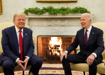 Байден и Трамп встретились в Белом Доме и проговорили около двух часов