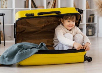 Copiii din Moldova, mai protejați de riscul de a fi transportați ilegal în afacerea țării