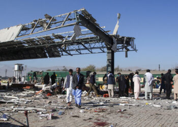 В Пакистане террорист-смертник устроил взрыв на железнодорожном вокзале