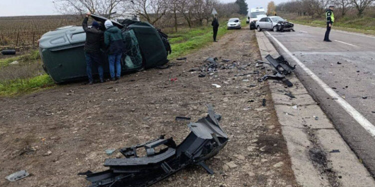Accident grav la Budești: Două victime, transportate de urgență la spital