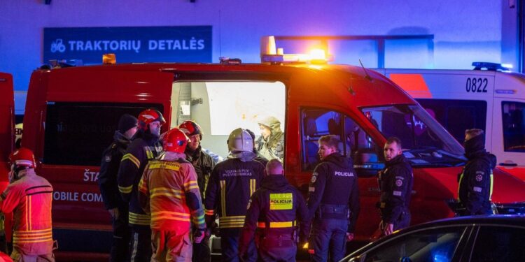 В Литве грузовой самолет упал на жилой дом: есть жертвы