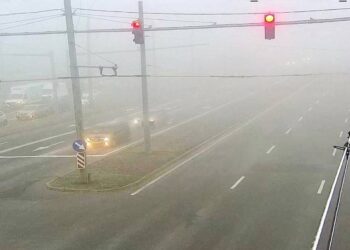 Condții de ceață intensă în centrul țării: Șoferii, avertizați să reducă viteza și să circule cu prudență