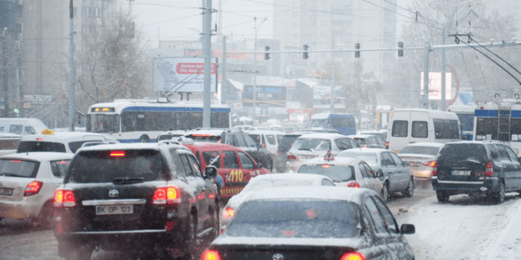 Drumarii avertizează: Pe traseele din țară se poate forma ghețuș. Ce trebuie să știe șoferii