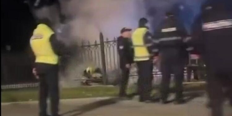 Noapte de foc, la IGP: Un automobil parcat pe teritoriul instituției, mistuit de flăcări