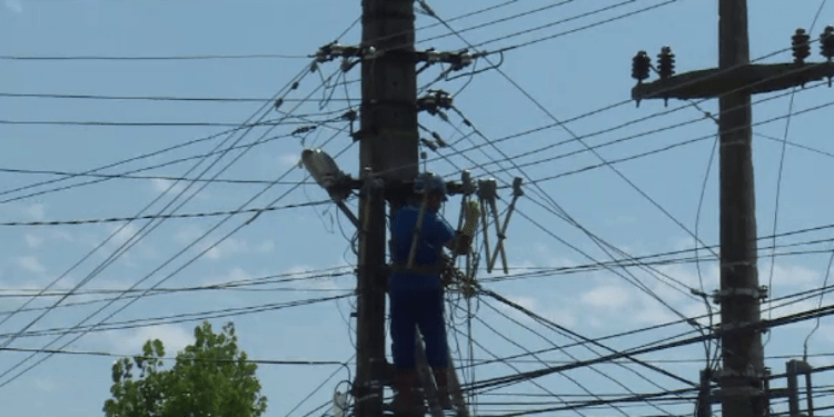 Tragedie în Ștefan Vodă: Tânăr electrocutat pe un stâlp