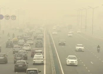 Locuitorii orașelor indiene New Delhi și Mumbai s-au plâns că au probleme cu respirația, pe fondul deteriorării calității aerului din cauza creșterii poluării.