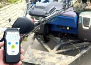 Poliția: Doi bărbați în stare de ebrietate au urcat pe motocultoare