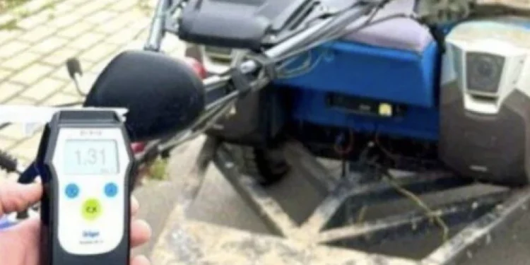 Poliția: Doi bărbați în stare de ebrietate au urcat pe motocultoare