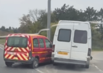 Accident la Cricova cu un microbuz și un Renault: Poliția investighează cauzele