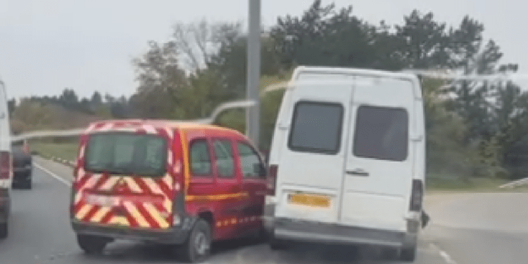 Accident la Cricova cu un microbuz și un Renault: Poliția investighează cauzele
